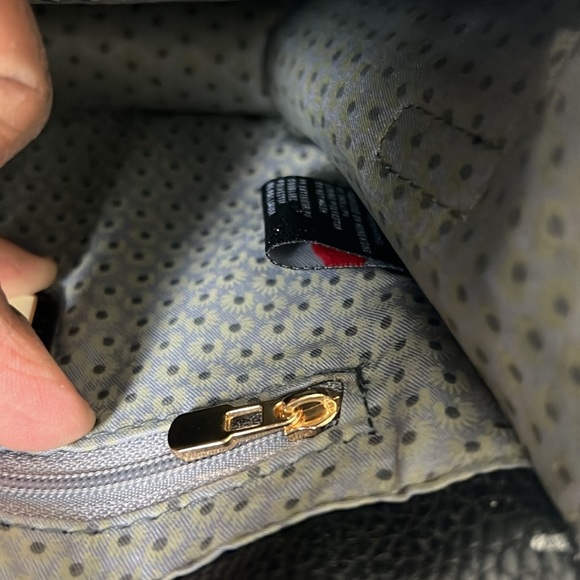 Moda Luxe’s - Emory Crossbody Black - Picture 14 of 16